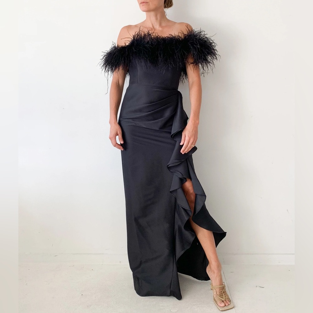 Badgley‎ Mischka Ostrich Feather Adorned Gown black size 8